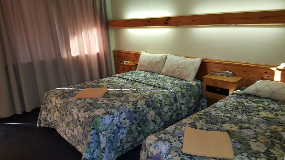 Coomacountry Club Motor Inn Extérieur photo